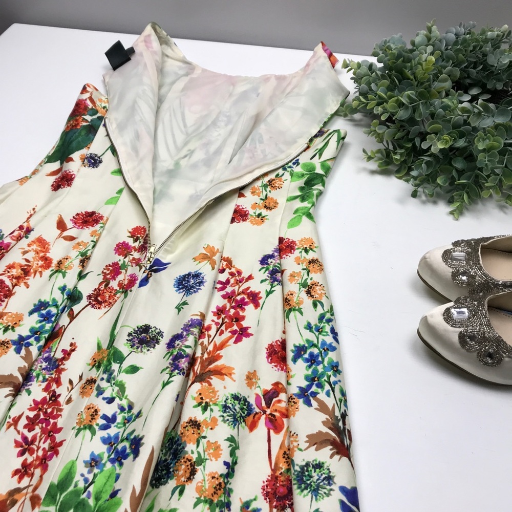 Gabby Skye | Floral Sleeveless Dress - Picture 5 of 5